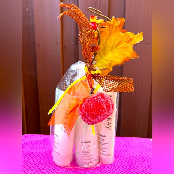 🩷Mary Kay🩷Satin Hands Pampering Set Fragrance Free - Picture 2 of 2